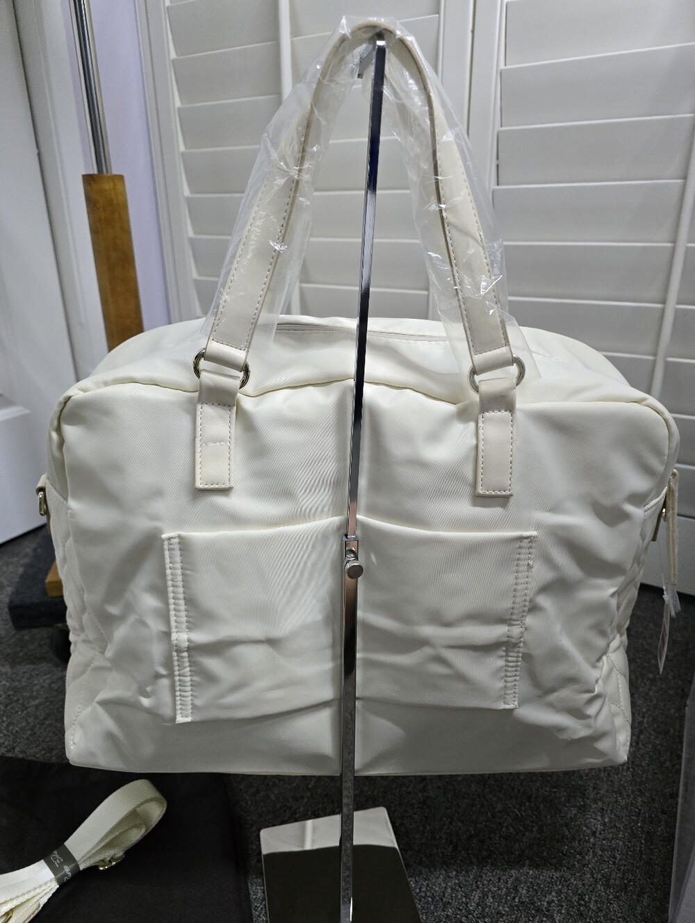 (NWT) Bella Russo Cream Quilted Weekender Large Duffle Bag - Picture 6 of 12